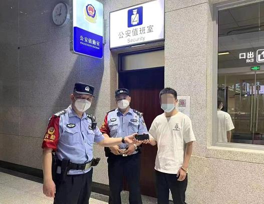 北京房产继承律师|手机遗失被人捡走 铁警帮忙及时追回